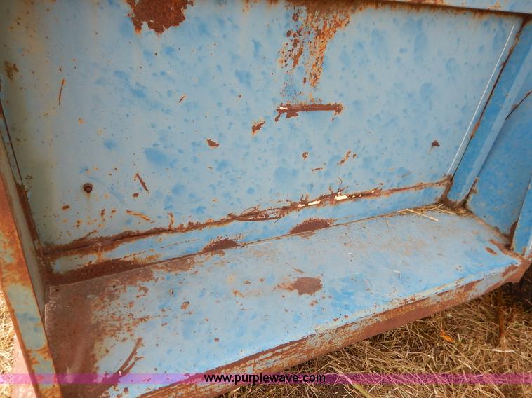 image for item K1615 1976 Shelby gooseneck livestock trailer