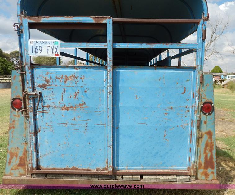image for item K1615 1976 Shelby gooseneck livestock trailer