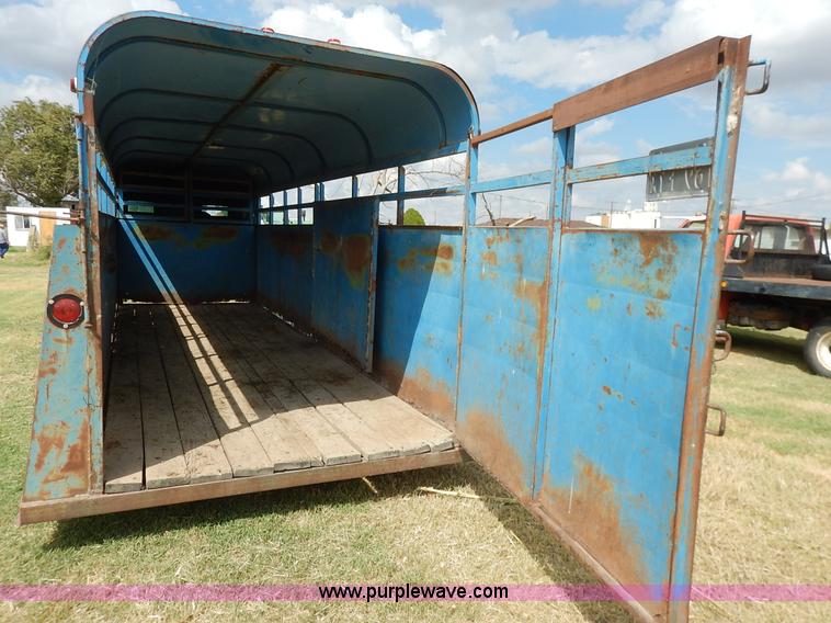 image for item K1615 1976 Shelby gooseneck livestock trailer