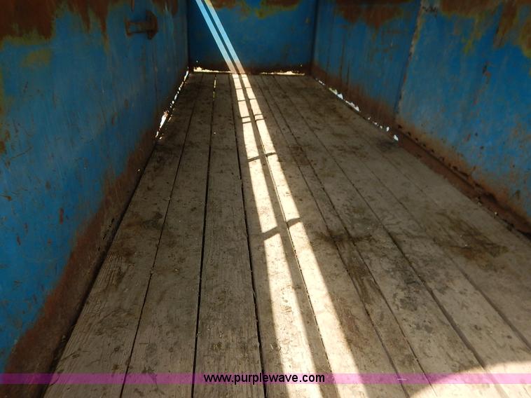 image for item K1615 1976 Shelby gooseneck livestock trailer