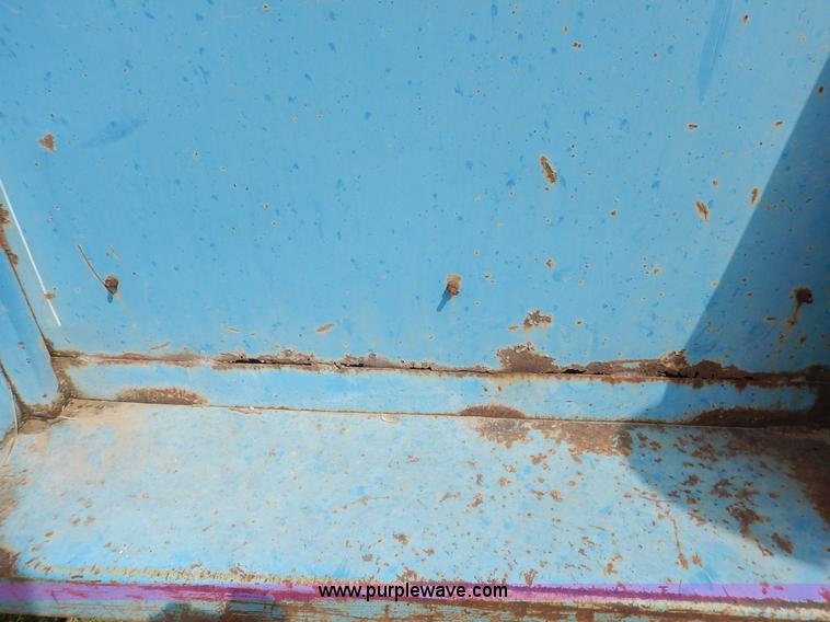 image for item K1615 1976 Shelby gooseneck livestock trailer