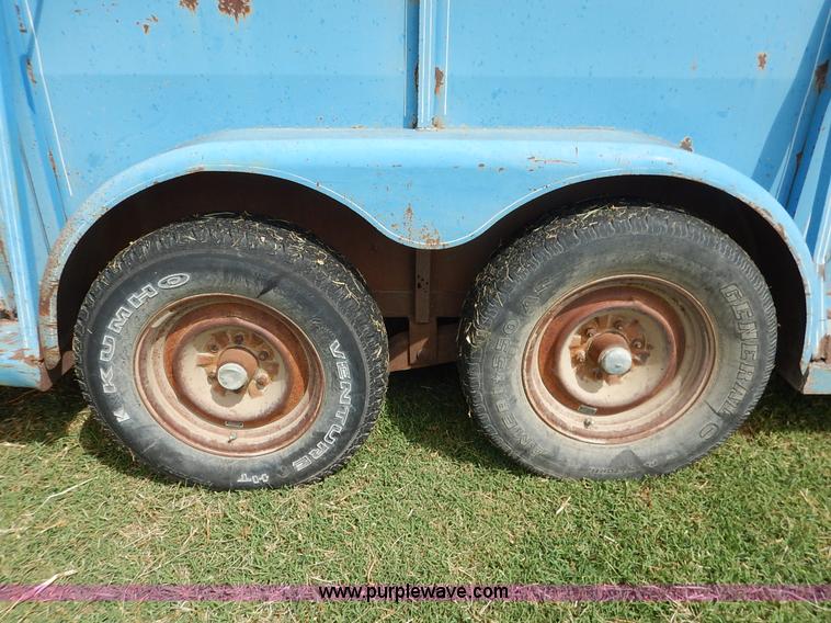 image for item K1615 1976 Shelby gooseneck livestock trailer