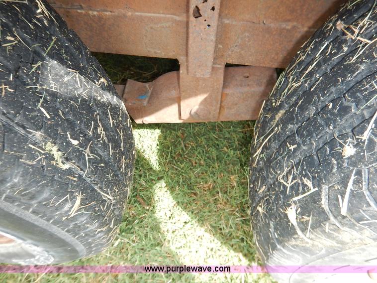 image for item K1615 1976 Shelby gooseneck livestock trailer