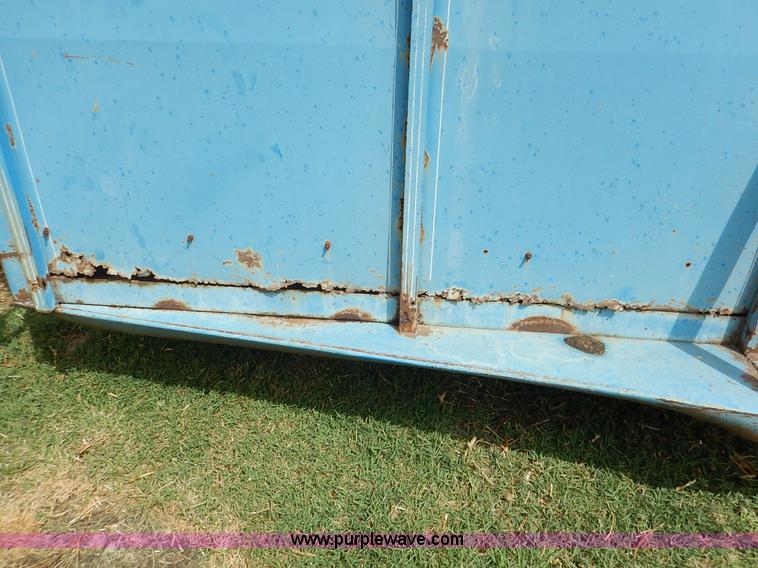 image for item K1615 1976 Shelby gooseneck livestock trailer