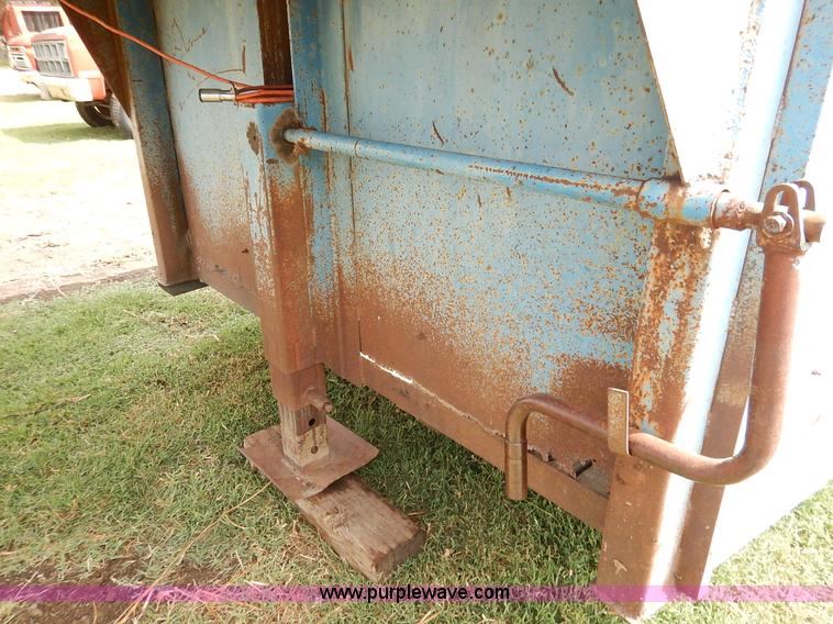 image for item K1615 1976 Shelby gooseneck livestock trailer