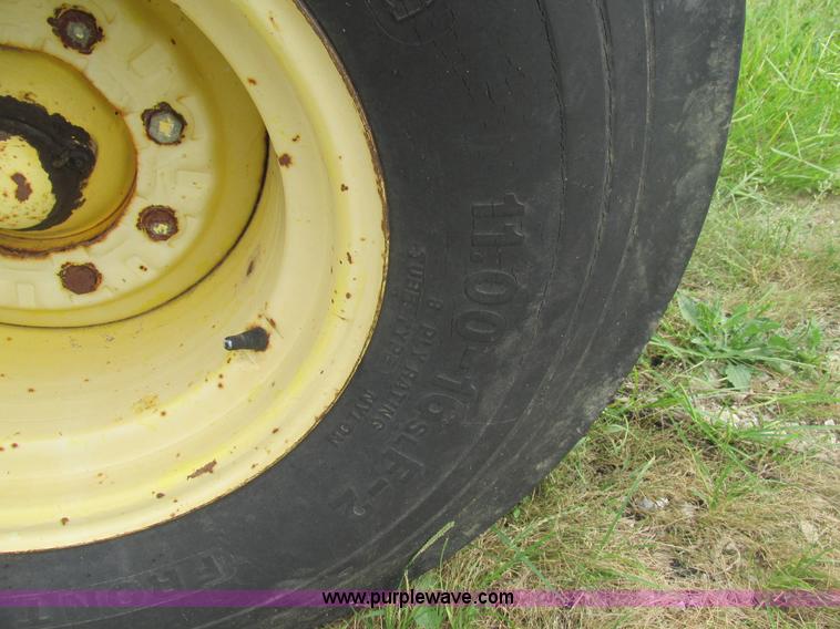 image for item K5165 1980 John Deere 4440 tractor