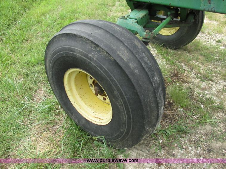 image for item K5165 1980 John Deere 4440 tractor