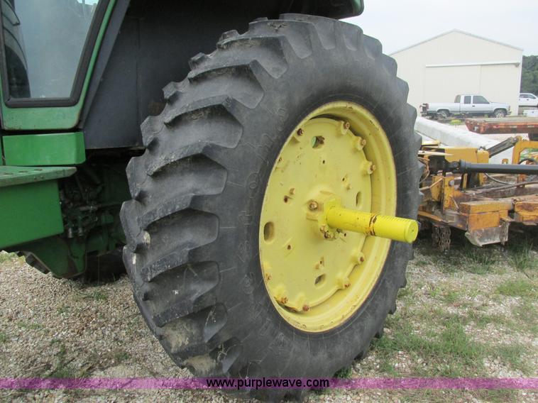 image for item K5165 1980 John Deere 4440 tractor