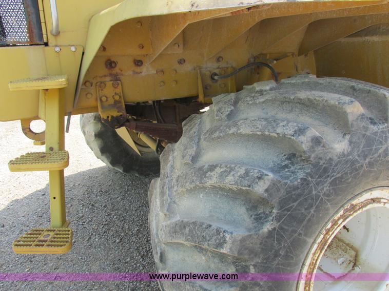 image for item L4016 2002 Ag-Chem TerraGator 8104 self-propelled applicator