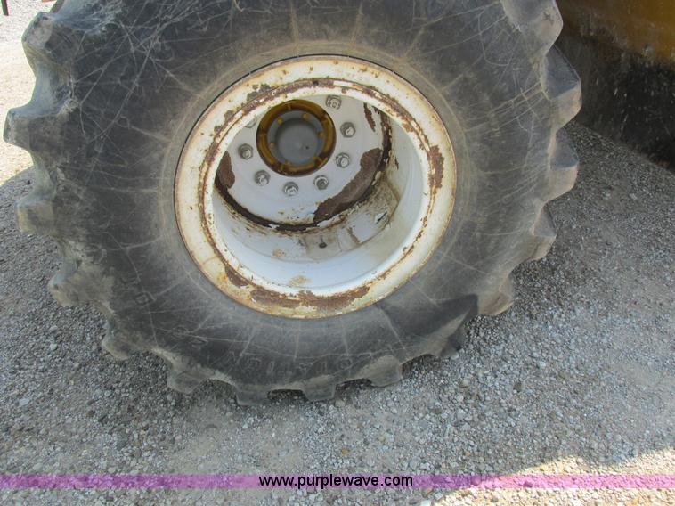 image for item L4016 2002 Ag-Chem TerraGator 8104 self-propelled applicator