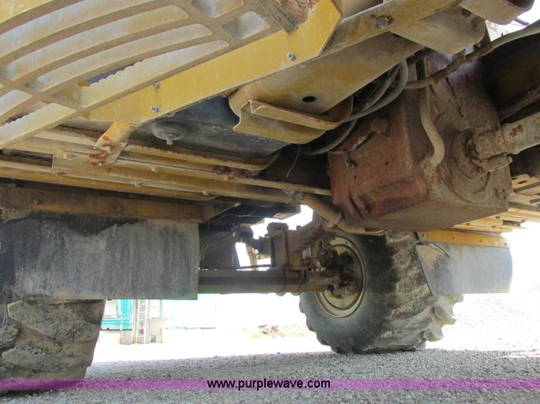 image for item L4016 2002 Ag-Chem TerraGator 8104 self-propelled applicator