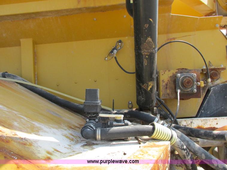 image for item L4016 2002 Ag-Chem TerraGator 8104 self-propelled applicator