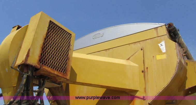 image for item L4016 2002 Ag-Chem TerraGator 8104 self-propelled applicator