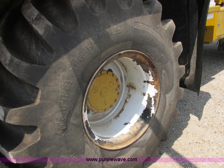 image for item L4016 2002 Ag-Chem TerraGator 8104 self-propelled applicator