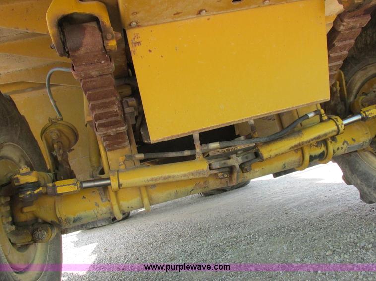 image for item L4016 2002 Ag-Chem TerraGator 8104 self-propelled applicator