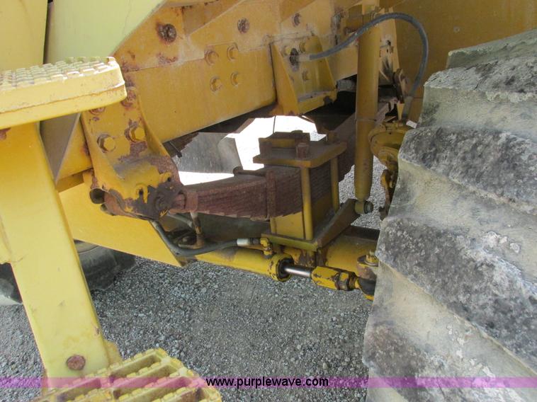 image for item L4016 2002 Ag-Chem TerraGator 8104 self-propelled applicator