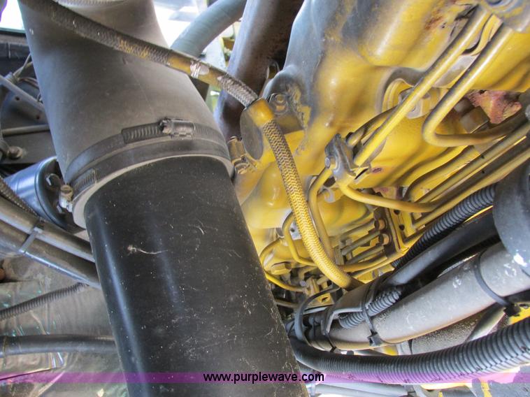 image for item L4016 2002 Ag-Chem TerraGator 8104 self-propelled applicator