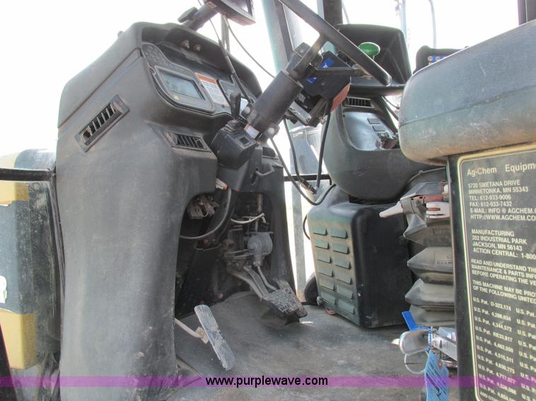 image for item L4016 2002 Ag-Chem TerraGator 8104 self-propelled applicator