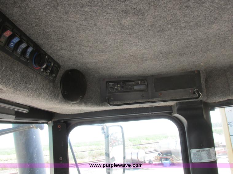 image for item L4016 2002 Ag-Chem TerraGator 8104 self-propelled applicator