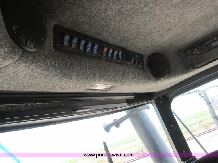 image for item L4016 2002 Ag-Chem TerraGator 8104 self-propelled applicator