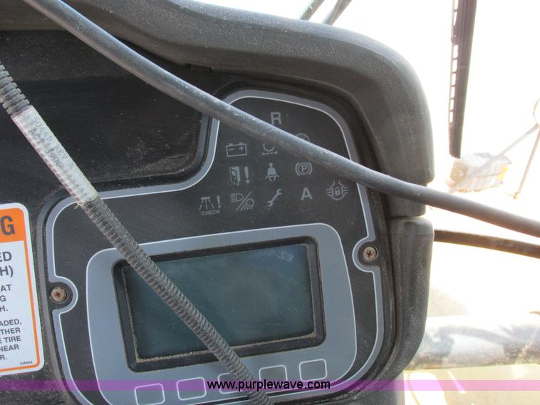 image for item L4016 2002 Ag-Chem TerraGator 8104 self-propelled applicator