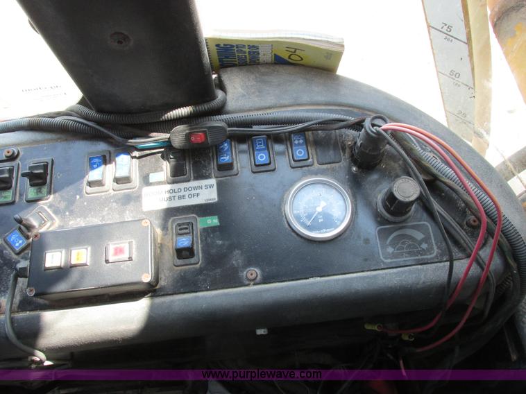 image for item L4016 2002 Ag-Chem TerraGator 8104 self-propelled applicator