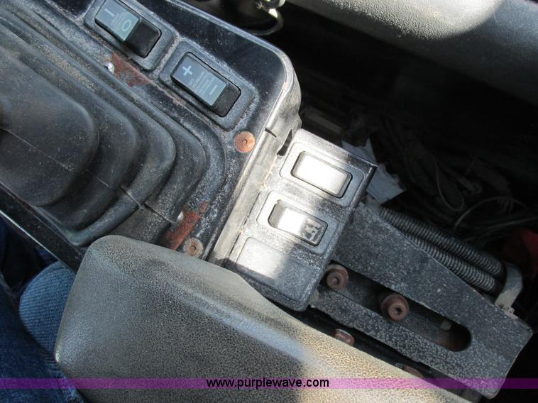 image for item L4016 2002 Ag-Chem TerraGator 8104 self-propelled applicator