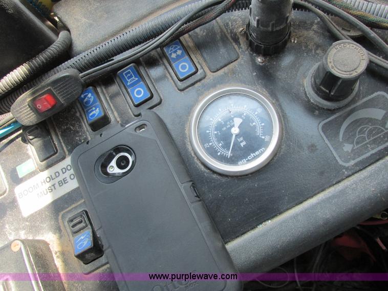 image for item L4016 2002 Ag-Chem TerraGator 8104 self-propelled applicator