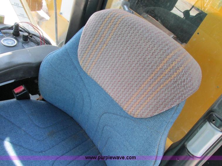 image for item L4016 2002 Ag-Chem TerraGator 8104 self-propelled applicator