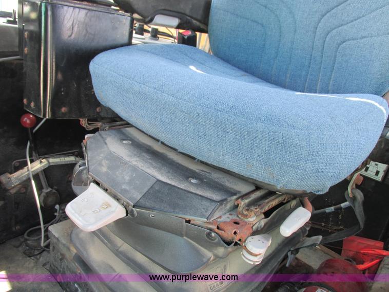 image for item L4016 2002 Ag-Chem TerraGator 8104 self-propelled applicator