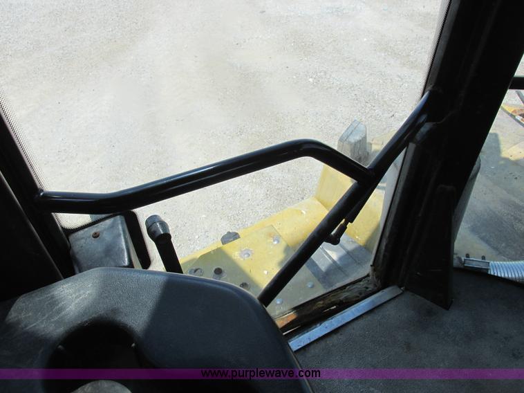 image for item L4016 2002 Ag-Chem TerraGator 8104 self-propelled applicator