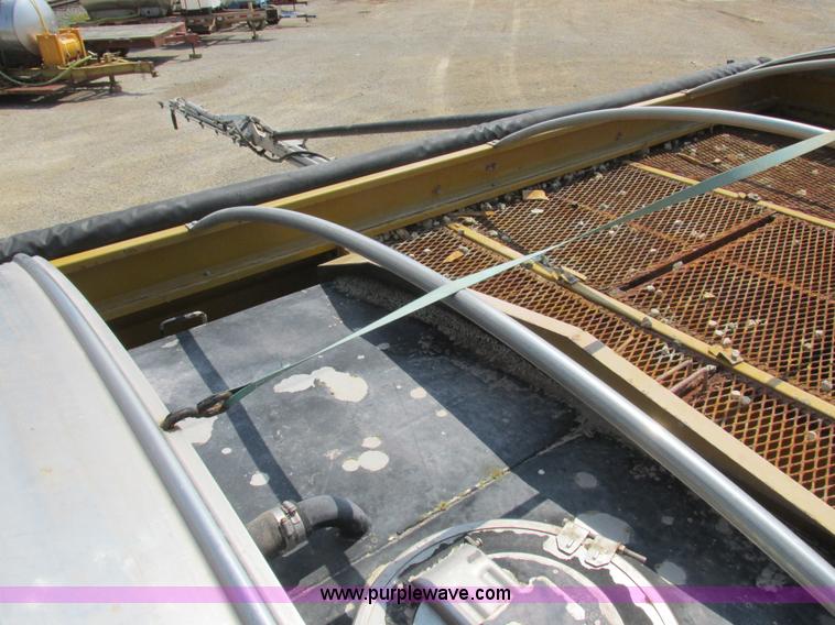 image for item L4016 2002 Ag-Chem TerraGator 8104 self-propelled applicator