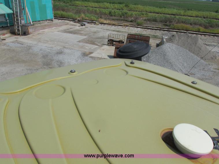 image for item L4016 2002 Ag-Chem TerraGator 8104 self-propelled applicator