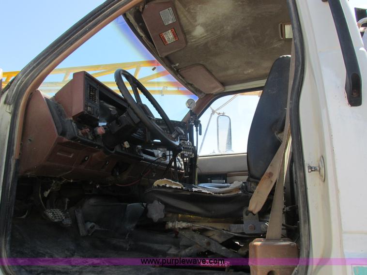 image for item L4051 1994 GMC TopKick applicator truck