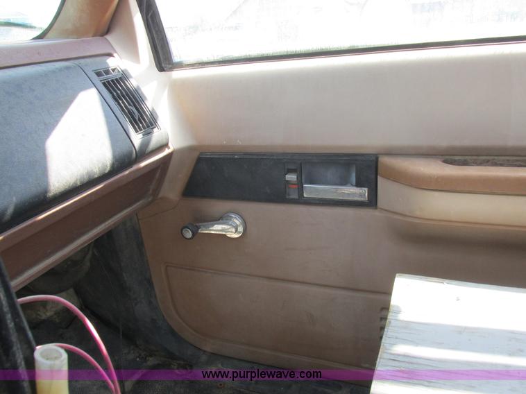 image for item L4051 1994 GMC TopKick applicator truck