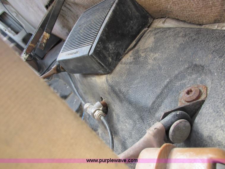 image for item L4051 1994 GMC TopKick applicator truck