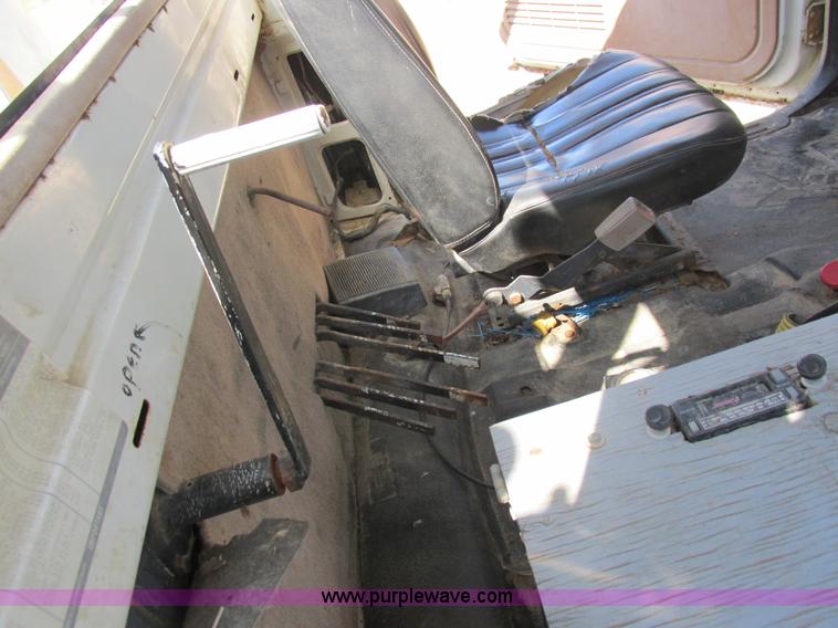 image for item L4051 1994 GMC TopKick applicator truck