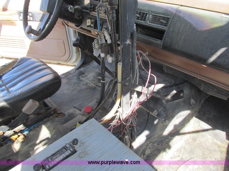 image for item L4051 1994 GMC TopKick applicator truck