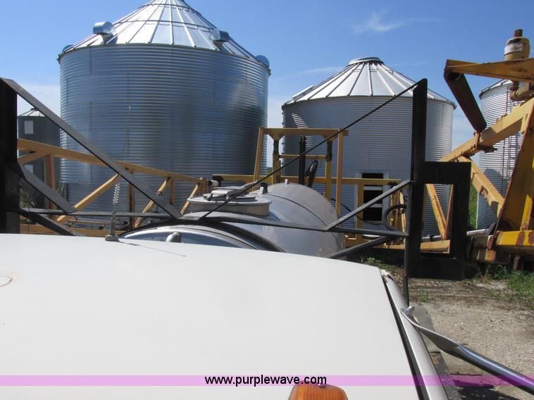 image for item L4051 1994 GMC TopKick applicator truck