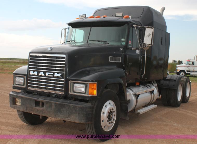 image for item L4369 1994 Mack CH613 semi truck