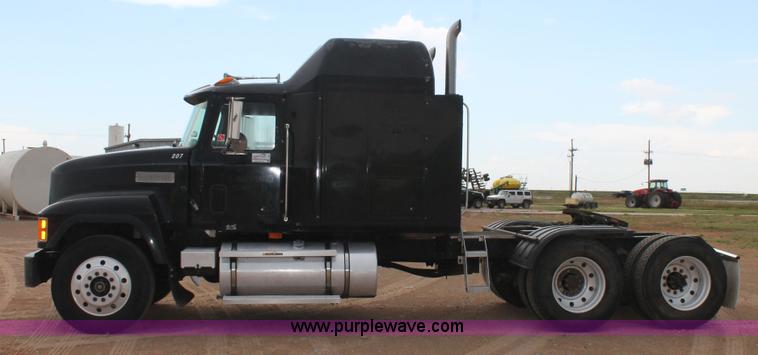 image for item L4369 1994 Mack CH613 semi truck