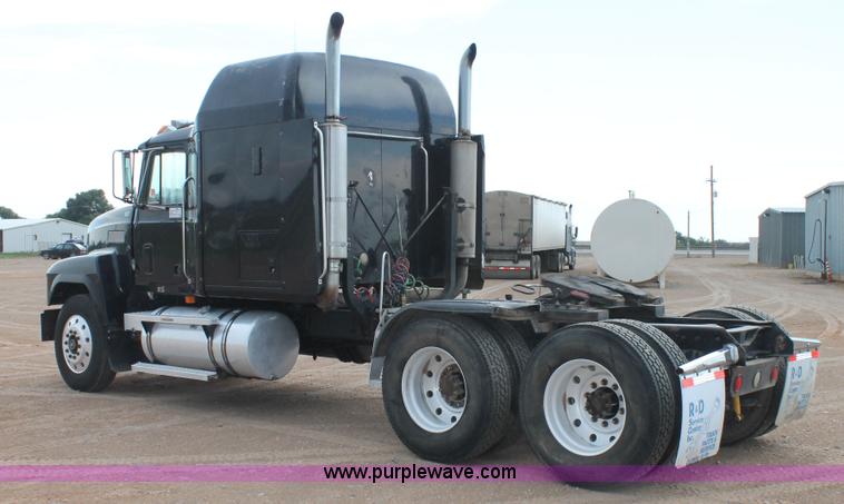 image for item L4369 1994 Mack CH613 semi truck