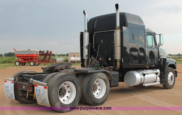 image for item L4369 1994 Mack CH613 semi truck