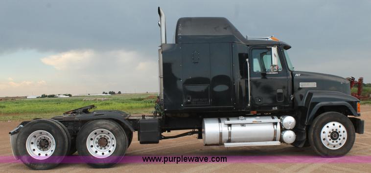 image for item L4369 1994 Mack CH613 semi truck