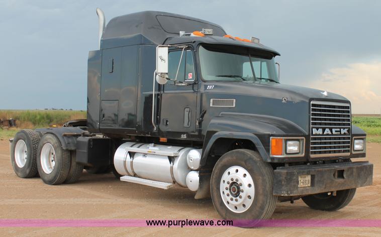 image for item L4369 1994 Mack CH613 semi truck