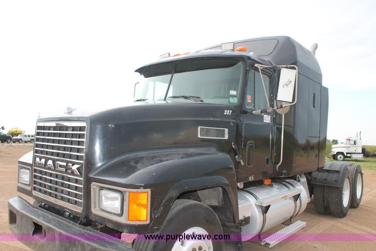 image for item L4369 1994 Mack CH613 semi truck