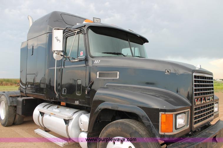 image for item L4369 1994 Mack CH613 semi truck