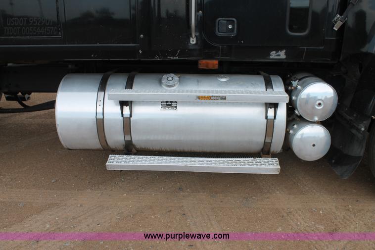 image for item L4369 1994 Mack CH613 semi truck