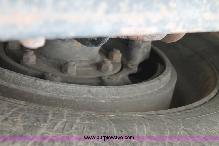 image for item L4369 1994 Mack CH613 semi truck