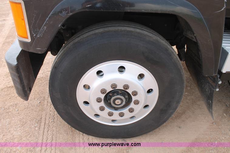 image for item L4369 1994 Mack CH613 semi truck